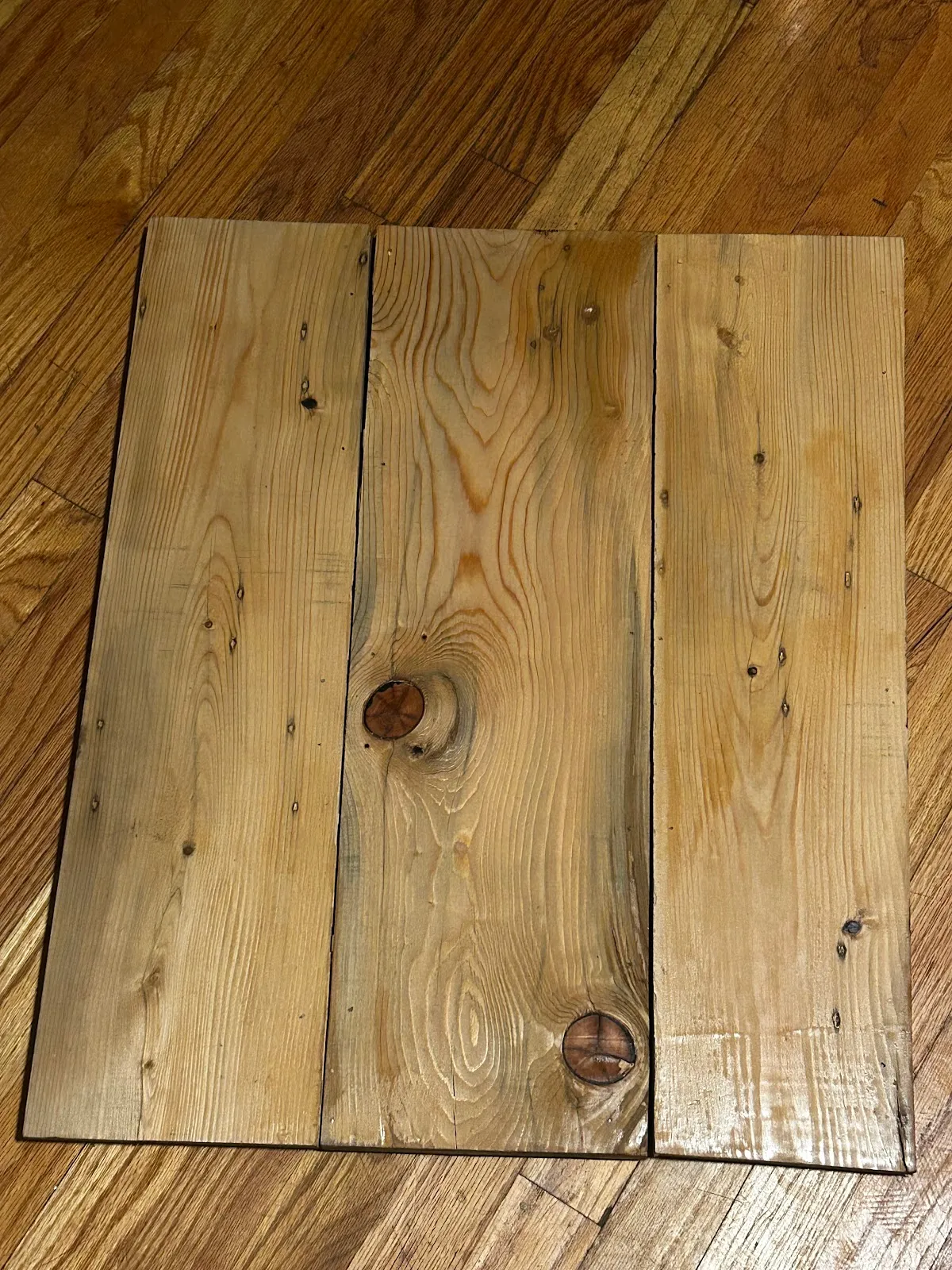Small reclaimed sample boards with knots and varied grain